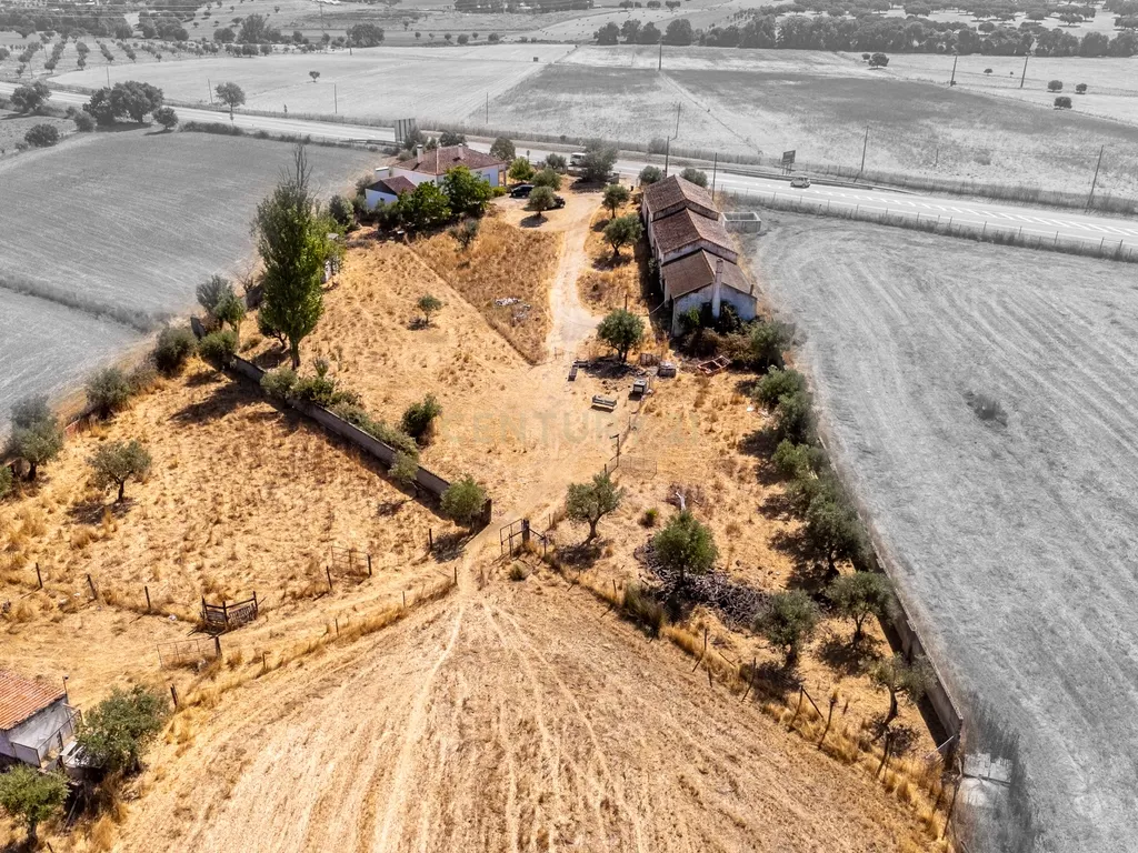 Propriedade, em Prédio Misto, com 17.000m2 localizada a 5Km de Estremoz - Image 26