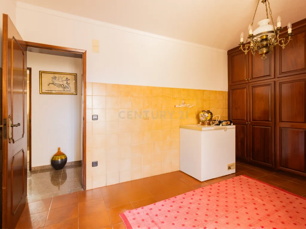 CONJUNTO MORADIA, 4 APARTAMENTOS E PAVILHÃO - Image 3