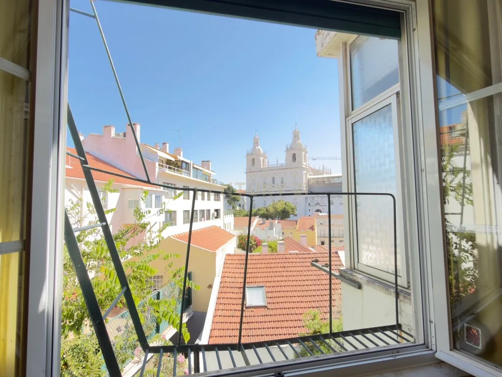 Apartamento T2 para remodelar com vista para o Convento de São Vicente - Image 19
