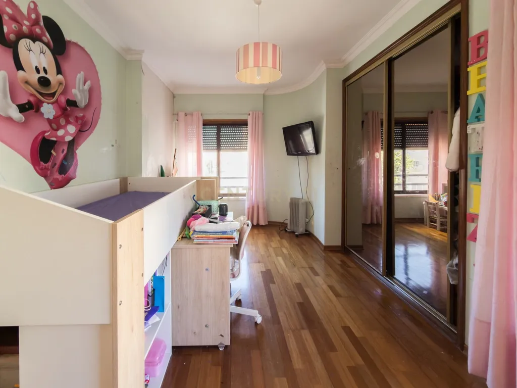 Apartamento T3 com Suíte, 3 Varandas e Arrecadação de 14 m² | Avenida 25 de Abril, Ramada - Image 17