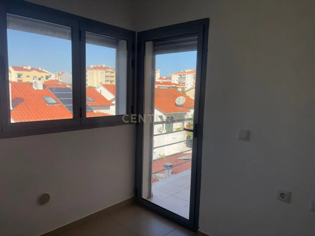 Moderno T3 com Varandas em Nossa Senhora de Fátima, Entroncamento - Image 2
