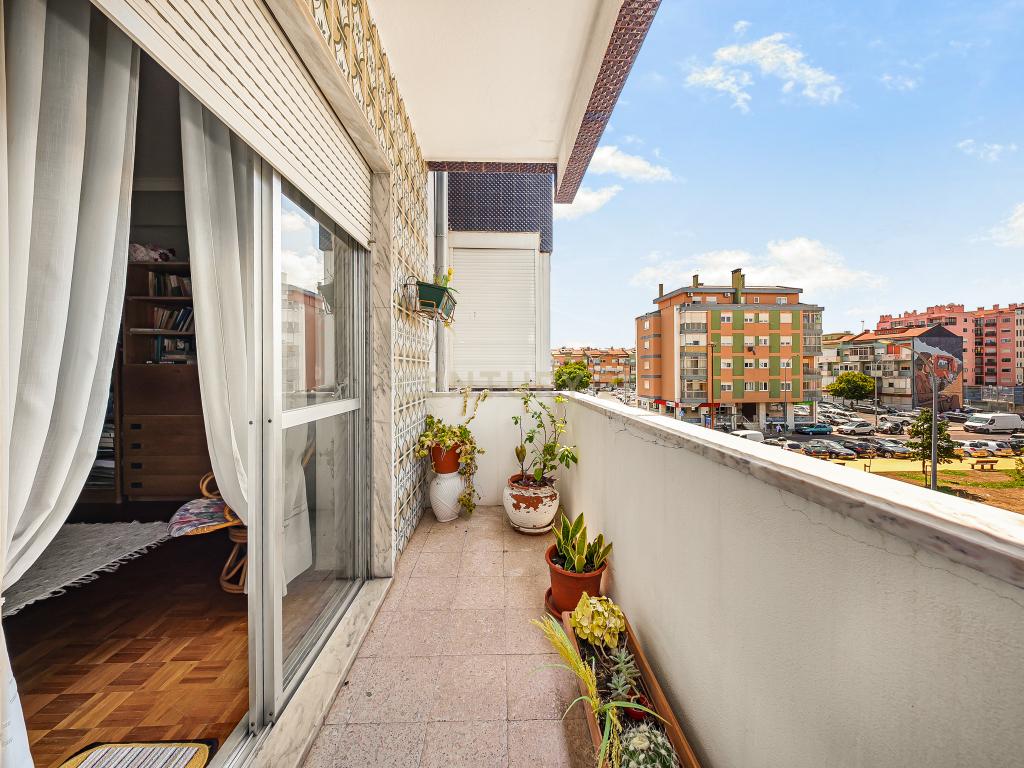 Apartamento T2 com Duas Varandas e Excelente Localização - Image 21