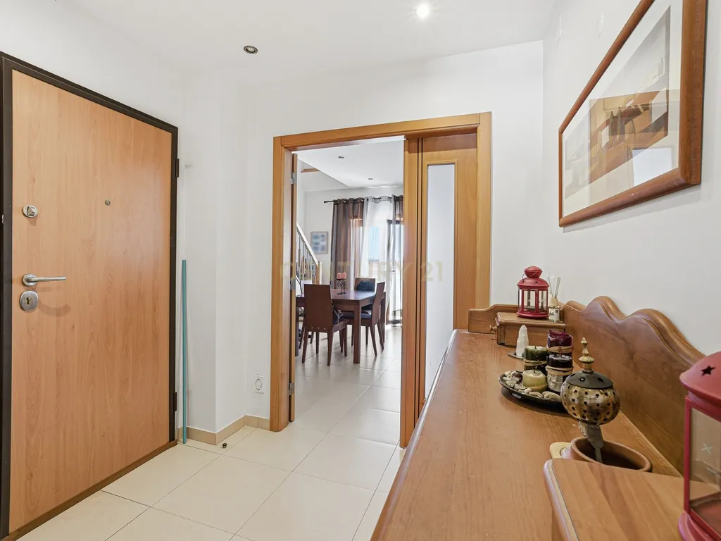 Apartamento T3 Duplex Samouco | Box para 2 Viaturas | Elevador - Image 26