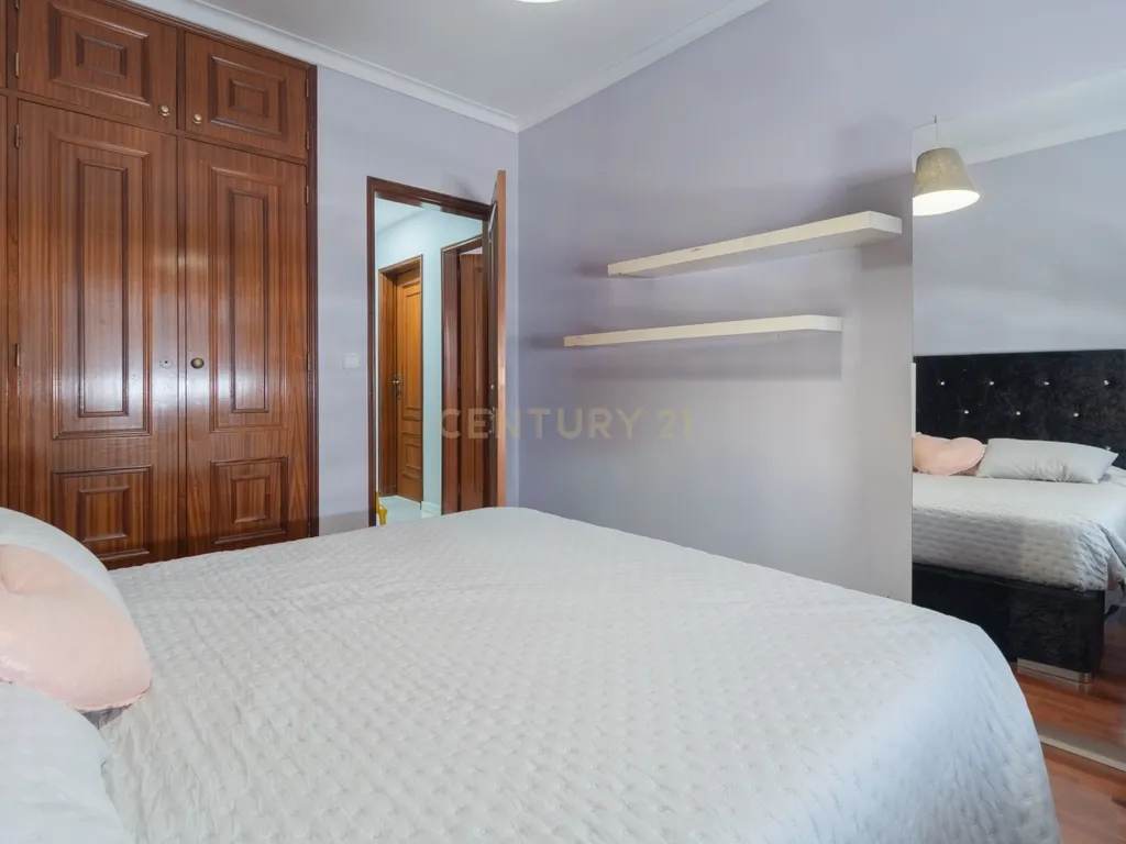 Apartamento T2 com Varandas em Vale do Cobro - Image 12