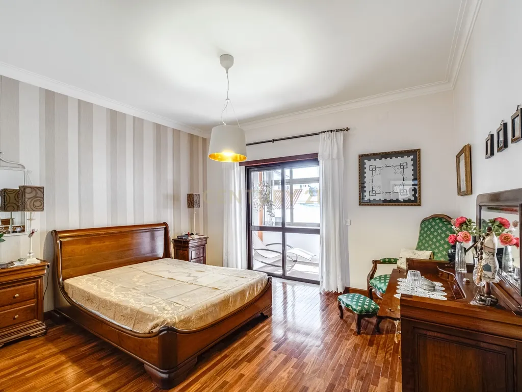 Há casas que se visitam… e há casas que se sentem. Esta é, sem dúvida, uma delas. - Image 11