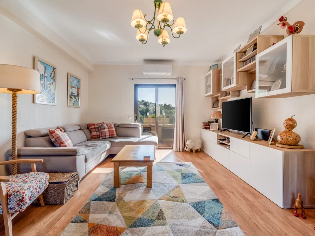 ESPETACULAR MORADIA COM PISCINA, GARAGEM, JARDIM E TERRENO - Image 28