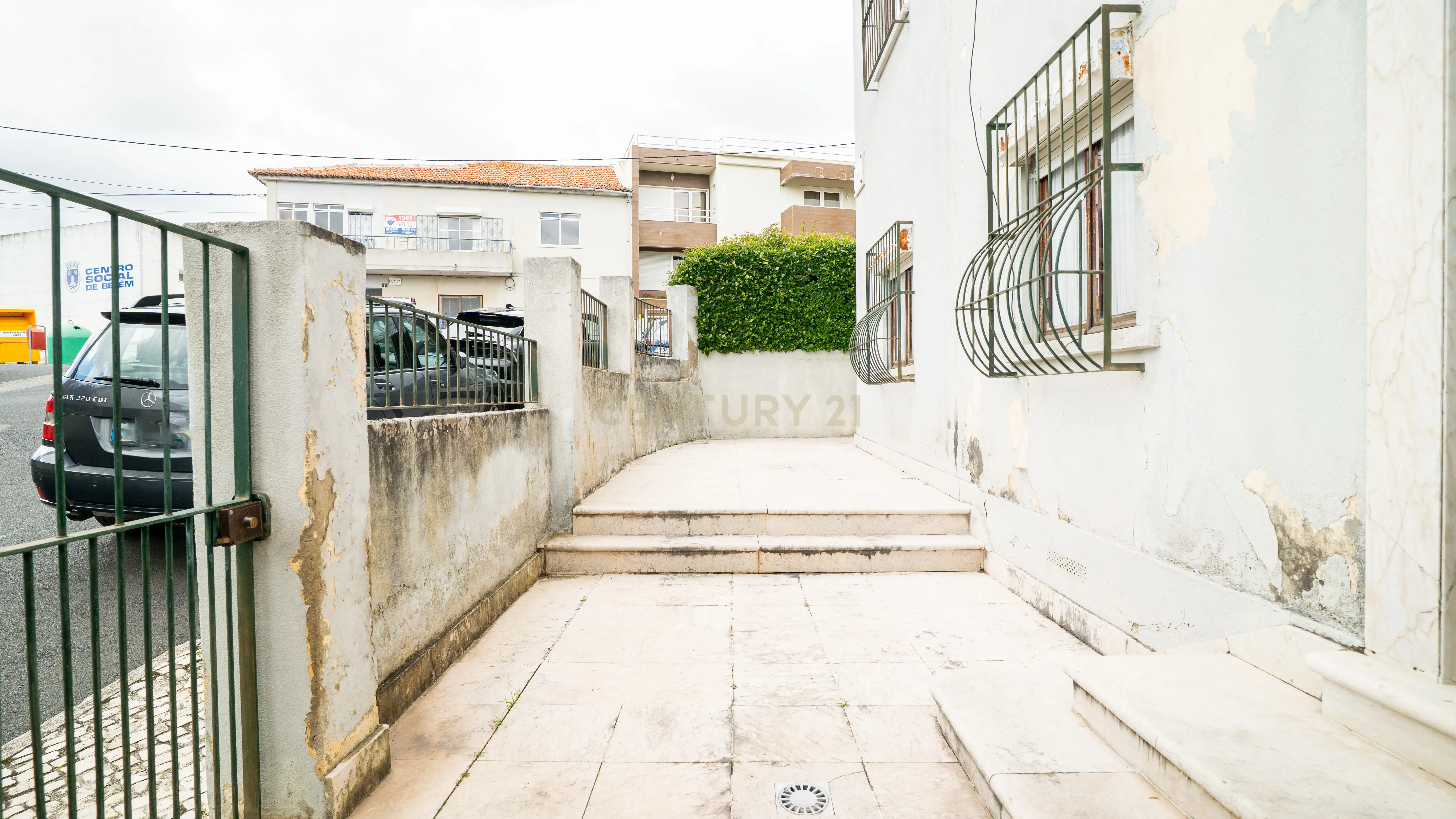 Moradia T6, na Rua 1 no Bairro de Belém, para modernizar em lote com 290m² - Image 48