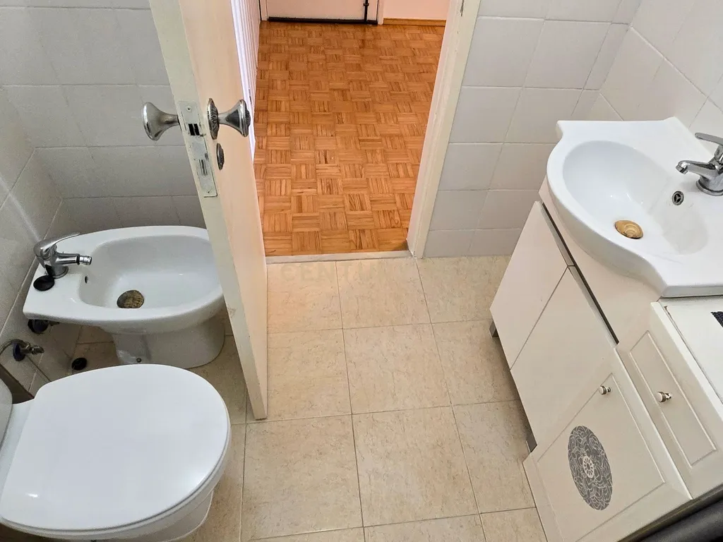 Apartamento T1 com excelente localização no Alto de Algés - Image 13