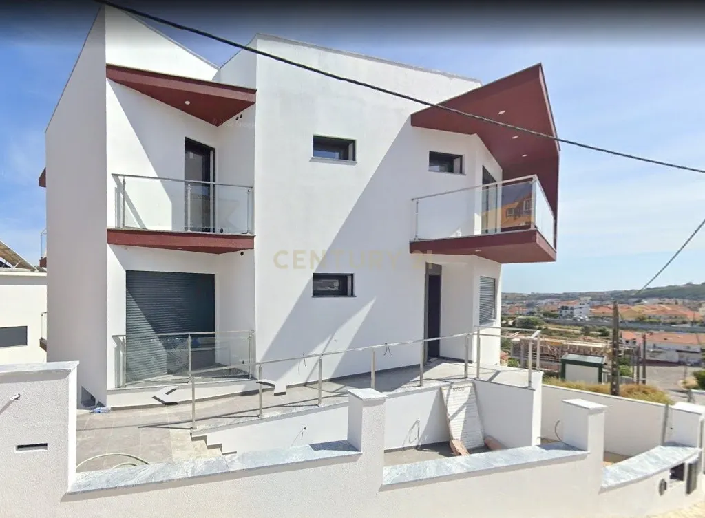 Moradia T4+1 de Luxo em Famões – Elegância, Conforto e Localização Premium - Image 2