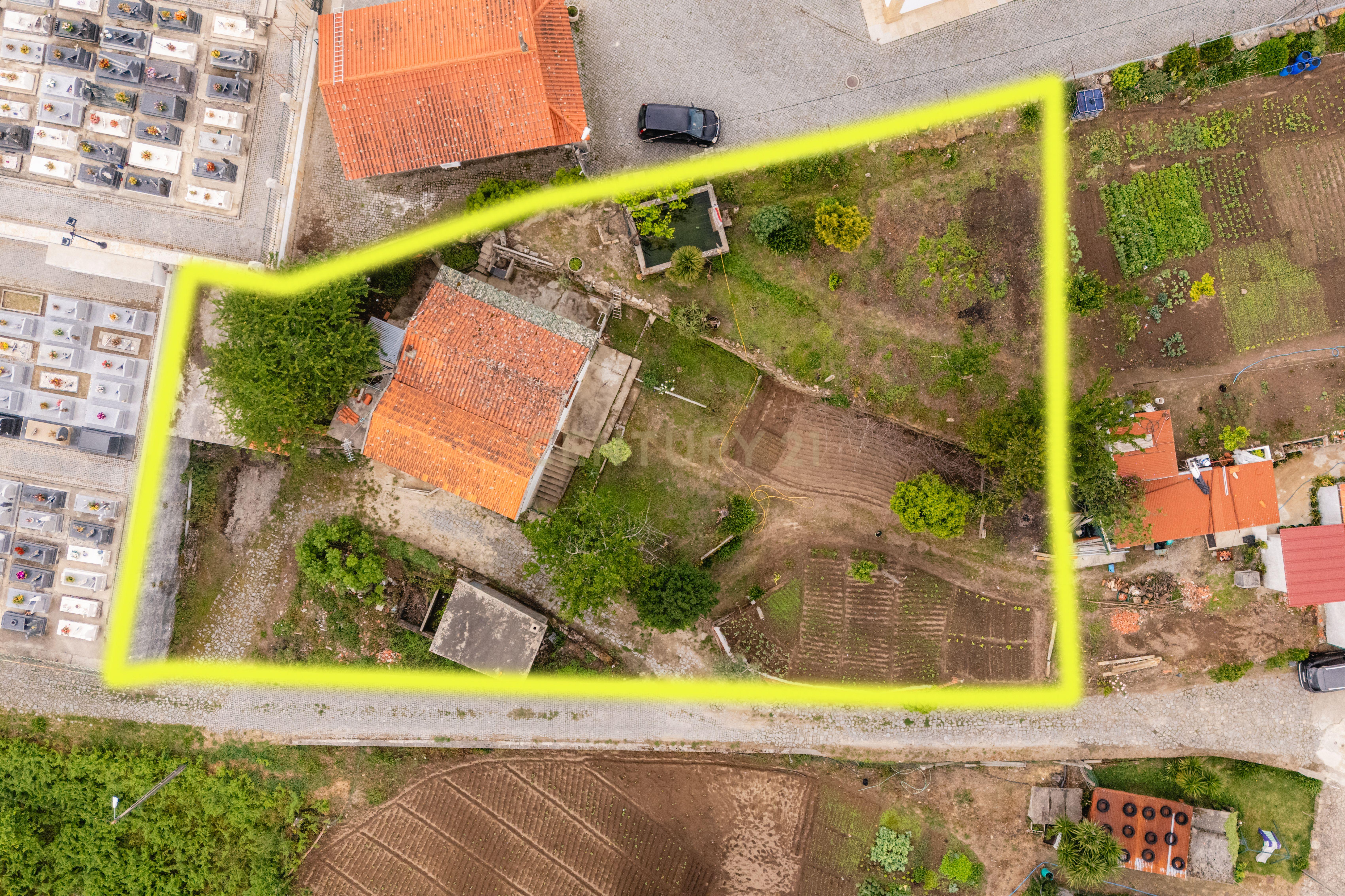 Fotografia 6 de Moradia T2 em Cinfães | Terreno 1.114 m² | Lagar em Pedra | Garagem Fechada