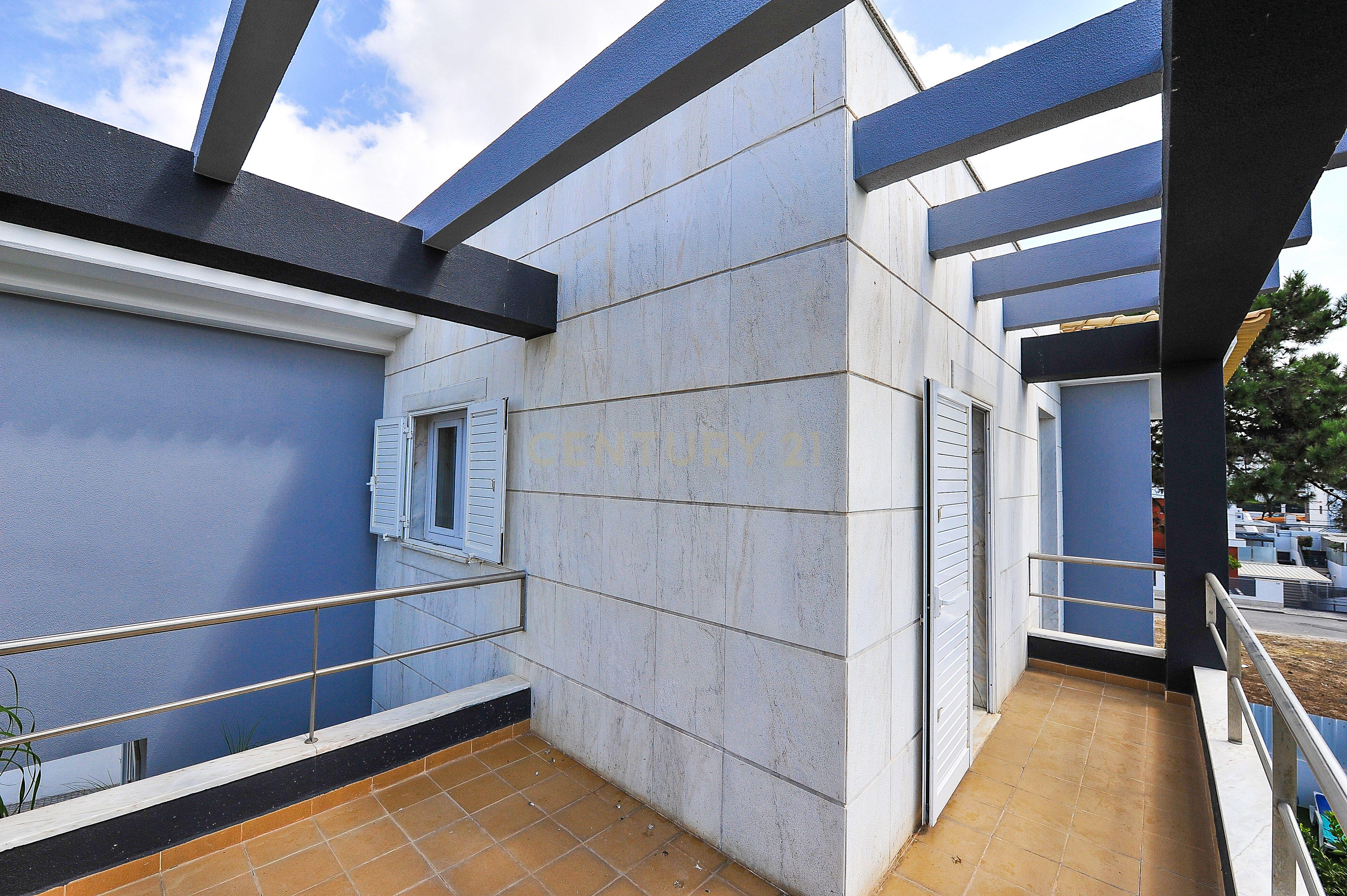 Moradia Isolada T4 Piscina e Cave - Image 34