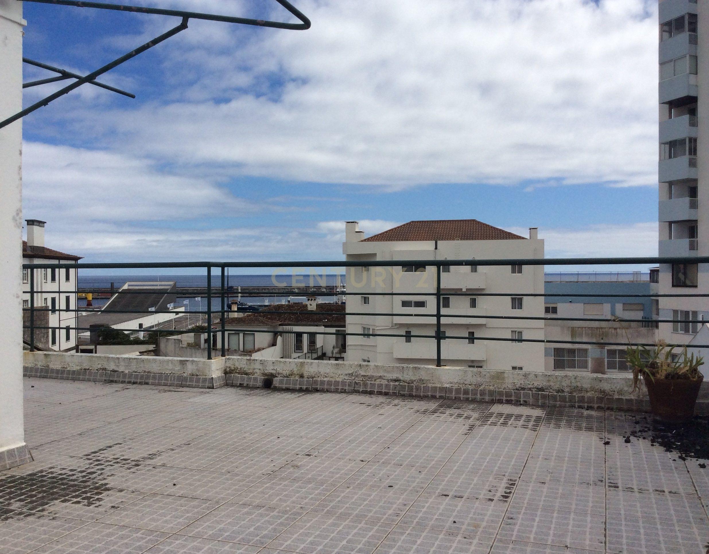 Apartamento T3 + 2 no centro da cidade de Ponta Delgada | Varanda | Terraço - Image 2