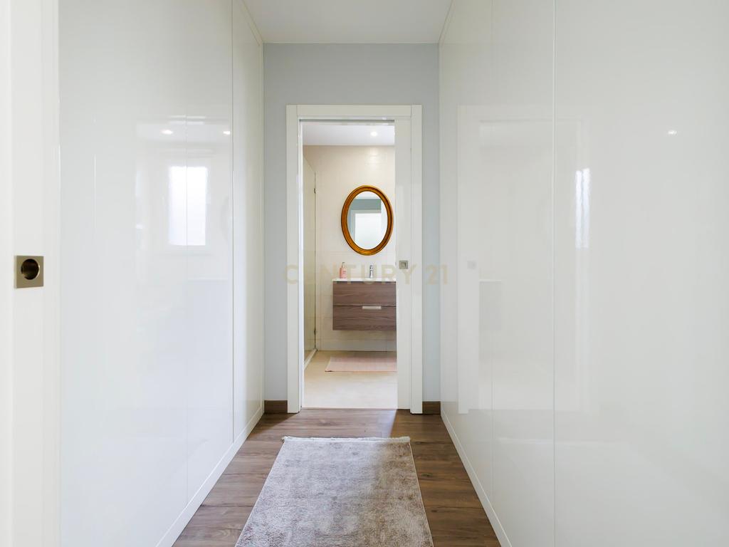 Moradia Moderna com Piscina e Acabamentos de Excelência na Marisol - Image 36