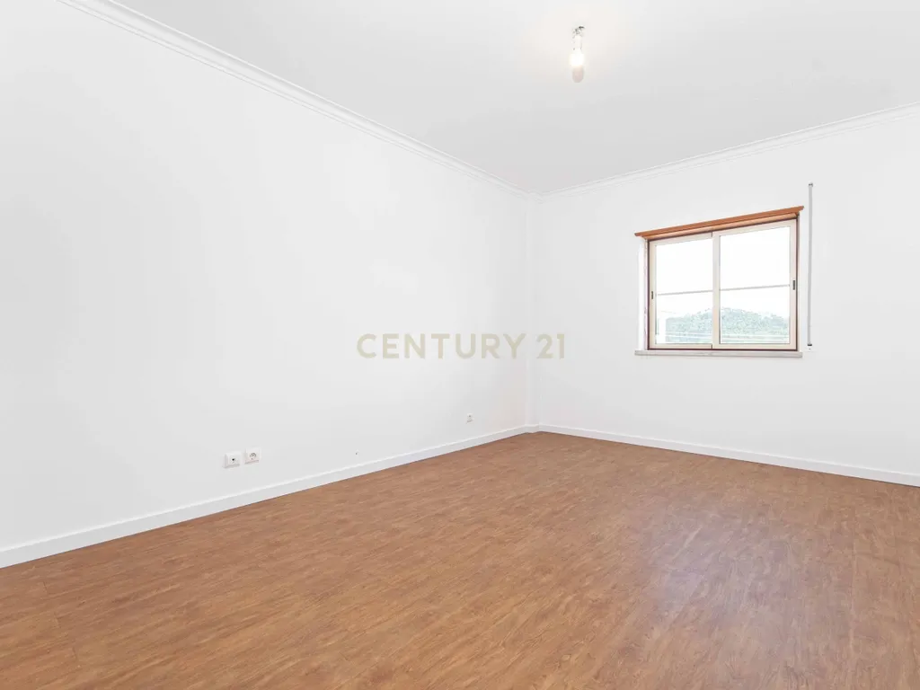 Espaçoso Apartamento T2 Póvoa da Galega com Terraço e Vista Desafogada - Image 19