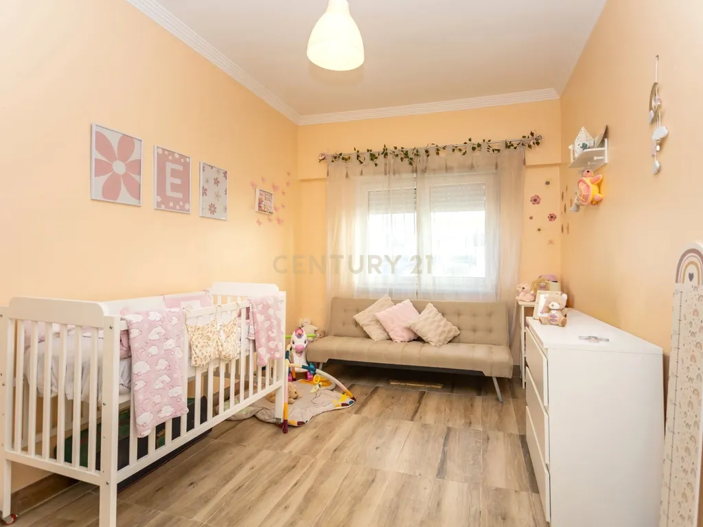 Apartamento T2(+1) Renovado com Logradouro de 100m² – Pronto a Habitar (Mobilado e Equipado) em Paio Pires - Oportunidade Única! - Image 3