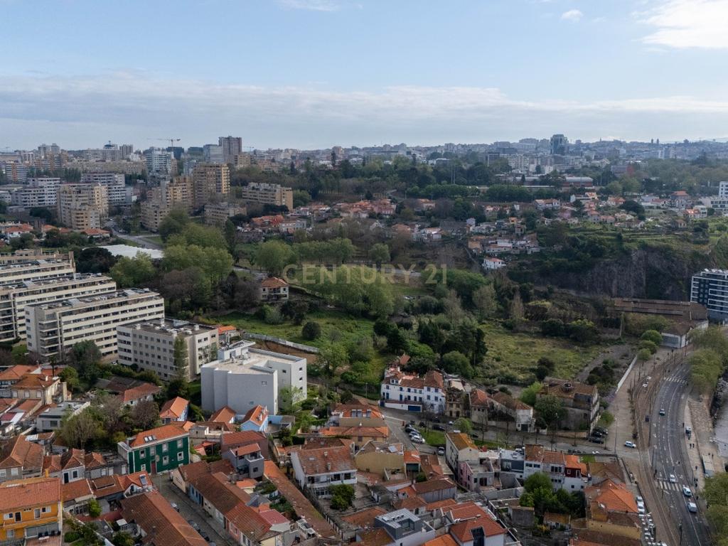 Exclusiva Moradia de Luxo no Coração do Ouro – Rua Senhor da Boa Morte, Porto - Image 3