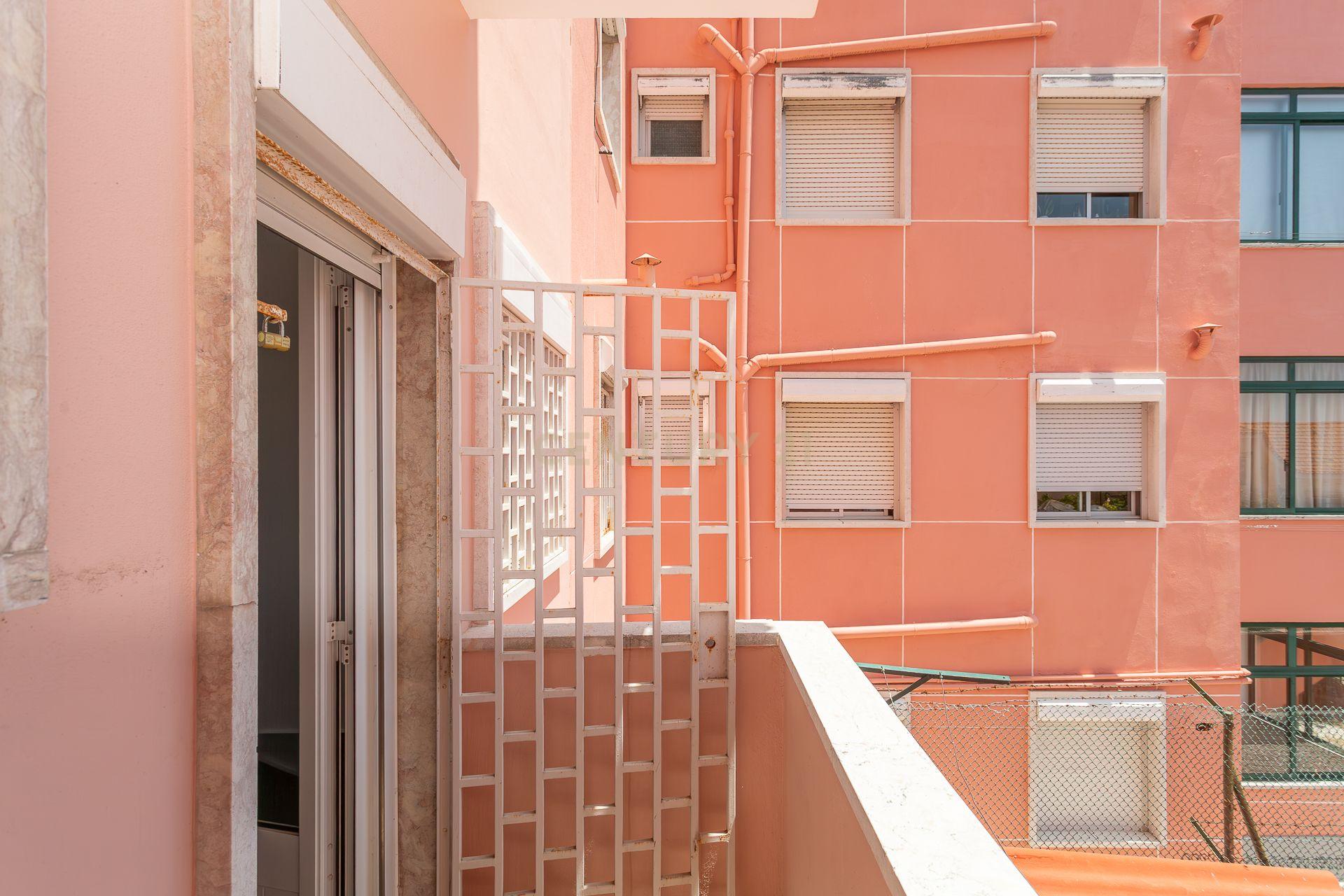 Loja de Rua no centro da Ajuda - Image 13
