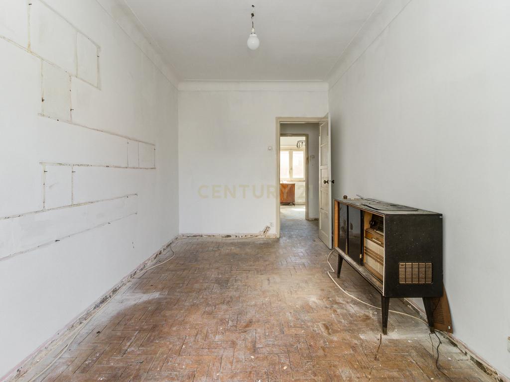 Apartamento T2 em Remodelação - Portela de Sintra - Image 4