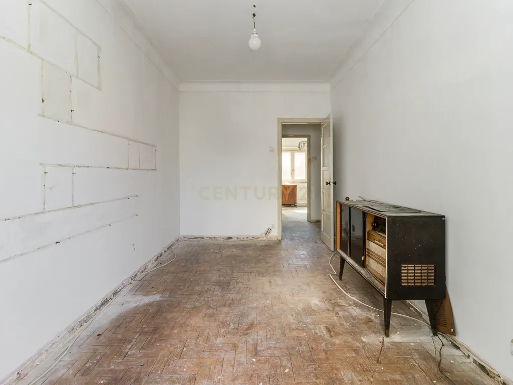 Apartamento T2 em Remodelação - Portela de Sintra - Image 4