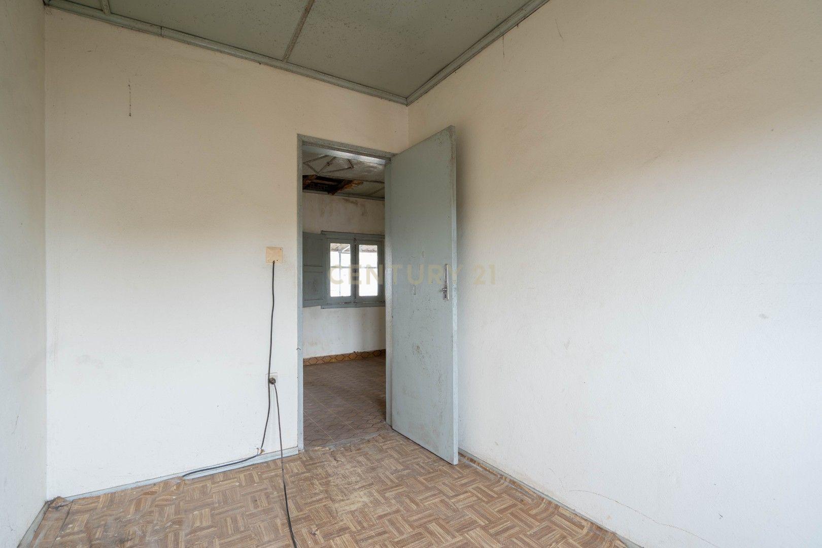 Fotografia 12 de Moradia para Reabilitação - Com espaço exterior