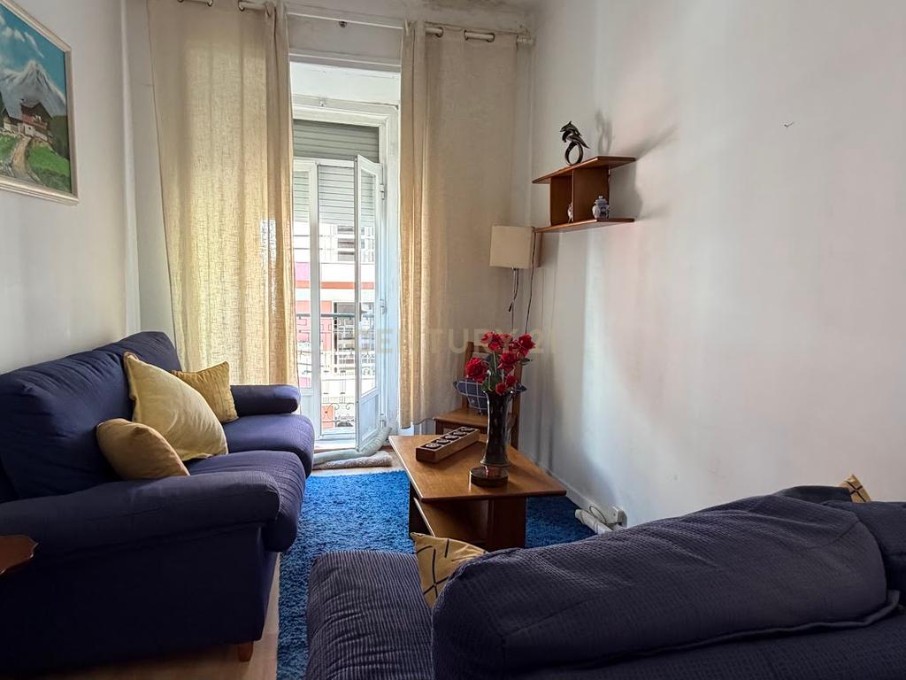 T4 em Arroios para remodelação com vista sobre Lisboa - Lisboa - Image 3