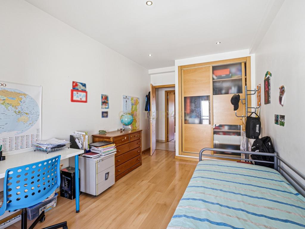 Apartamento T3 Duplex Samouco | Box para 2 Viaturas | Elevador - Image 12