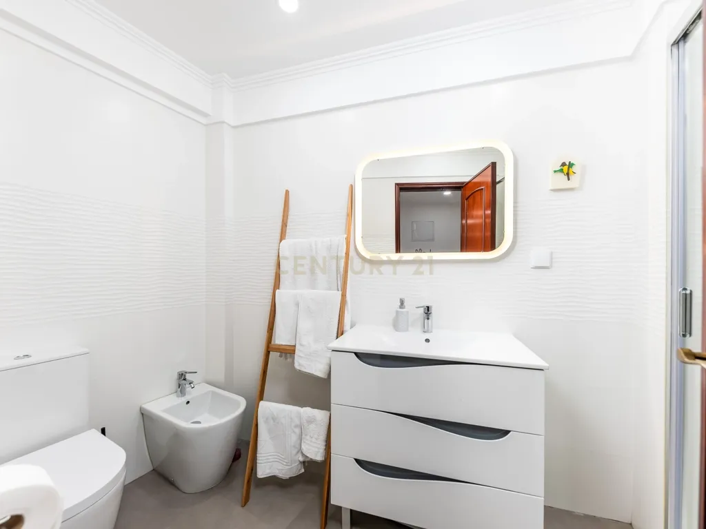 Apartamento T2 + 1 em Agualva-Cacém - Image 19