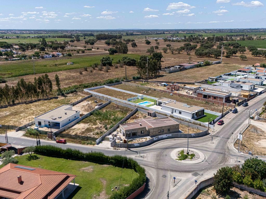 MORADIA T3 COM PISCINA E VISTA CAMPO - Image 29