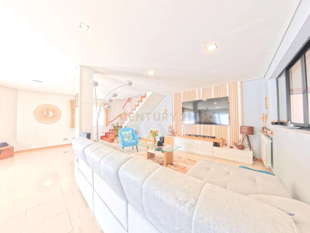 Moradia T4 em Esposende com Jardim e Garagem - Image 9