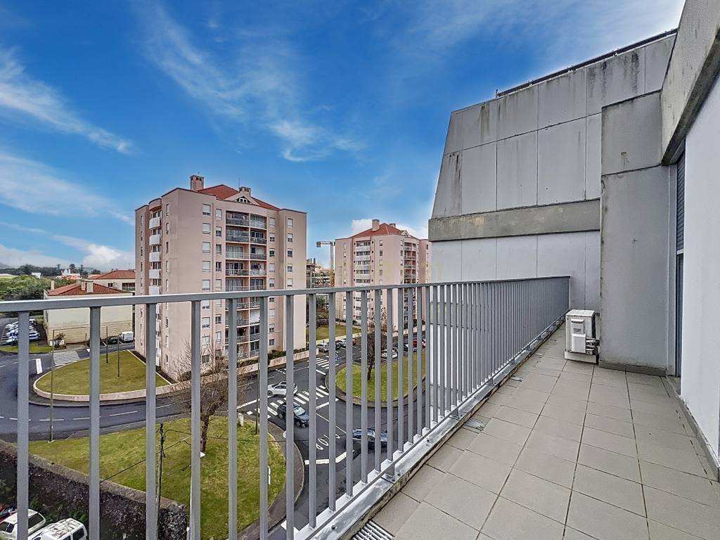 Excelente T2 com Bons Acabamentos e Acesso Rápido ao Centro Ponta Delgada! - Image 15