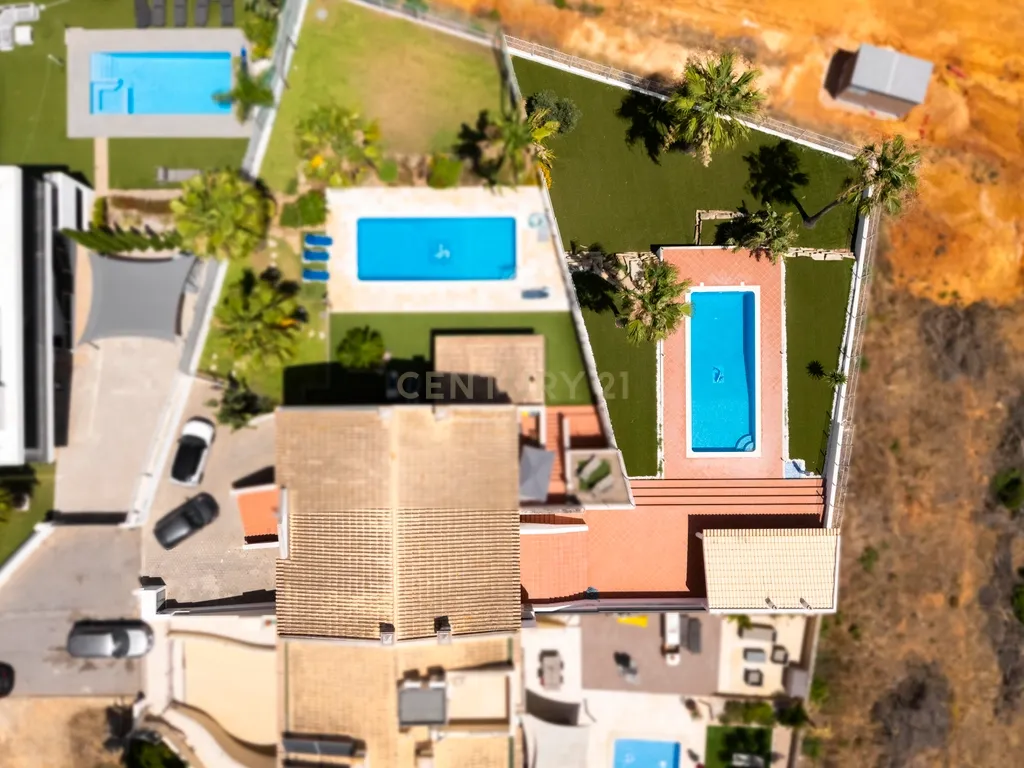 Moradia T3+1 em excelente estado com piscina e garagem, junto ao novo golfe! - Image 25