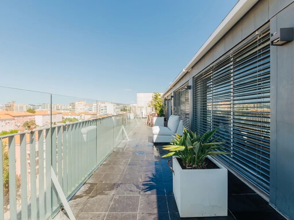 T3 em Alvalade, junto à Av. da Igreja com terraço - Image 2