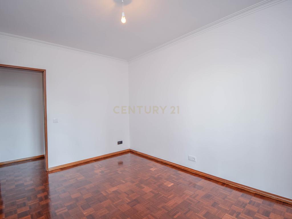 Apartamento T3 com Vista Mar, em São João do Estoril - Image 7