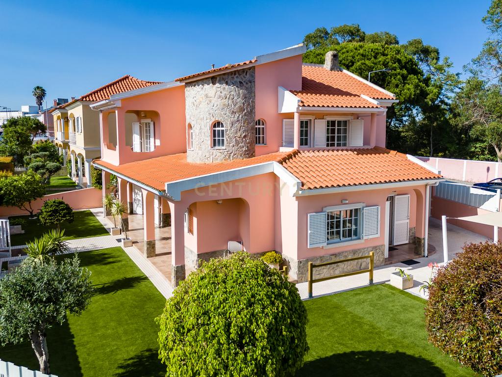 Moradia T4 Isolada com Jardim, em Vale Flores - Viva com qualidade e conforto às portas de Lisboa - Image 4