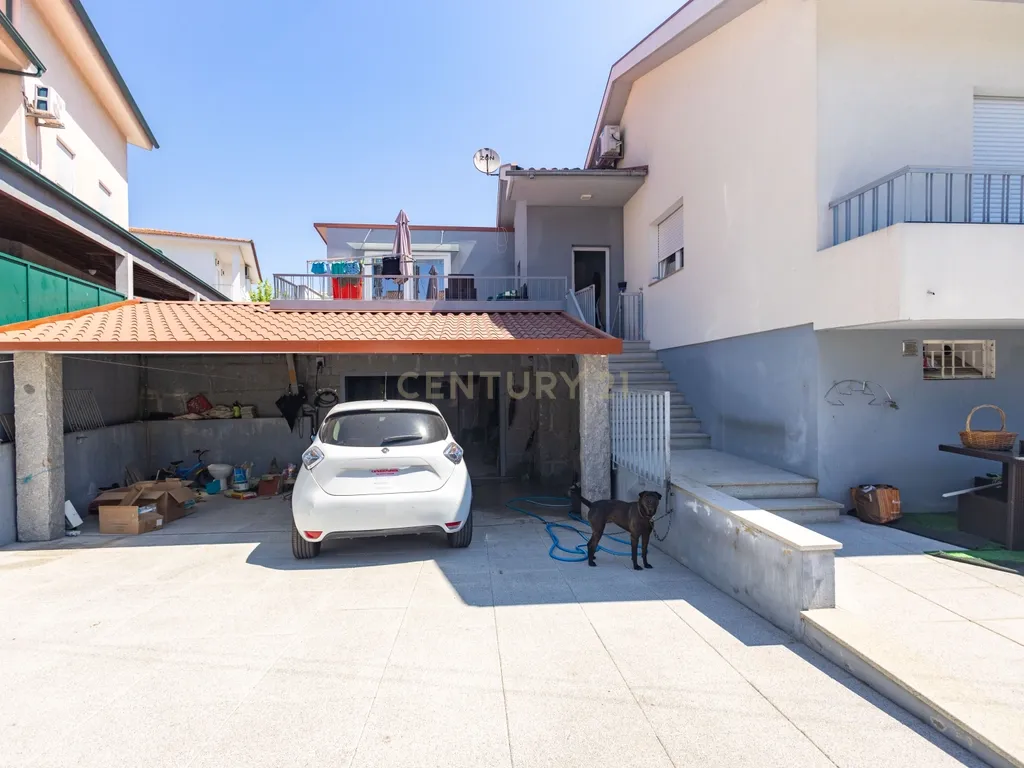 Moradia Renovada em Marco de Canaveses com restaurante no piso inferior - Image 26