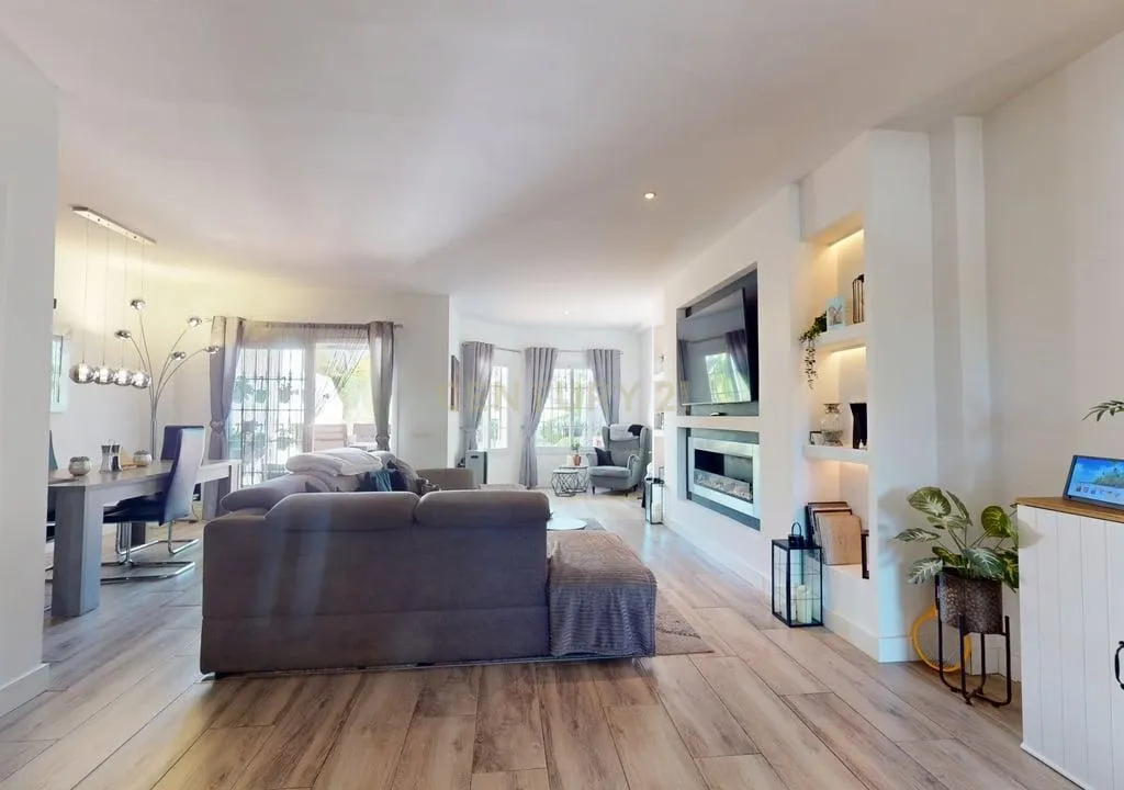 Casa Térrea em Málaga com Jardim e Piscina em Comunidade Fechada - Image 5