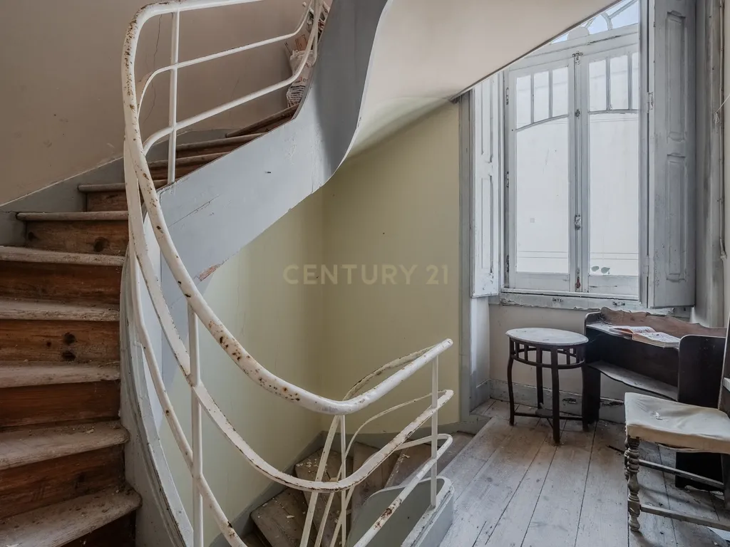 PRÉDIO PARA RECUPERAR, NO CENTRO HISTÓRICO DE PENICHE - Image 37