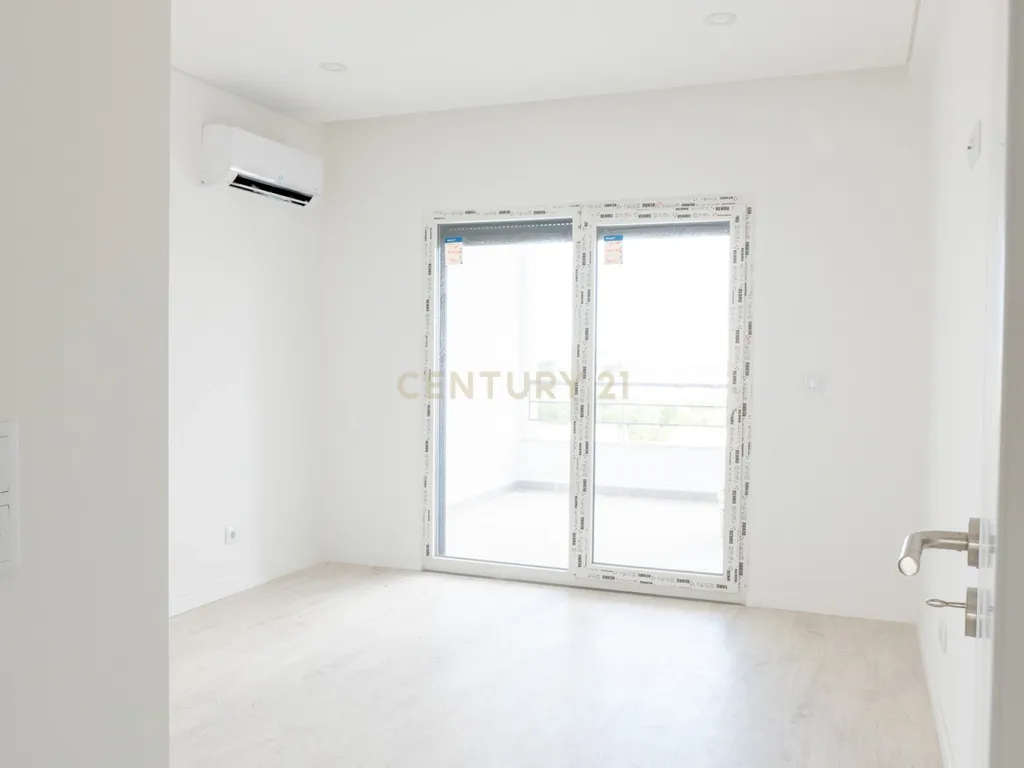 CONDOMINIO QUINTA DA LADEIRA - T2 Duplex com Varandas, Parqueamento e Arrecadação - Image 15