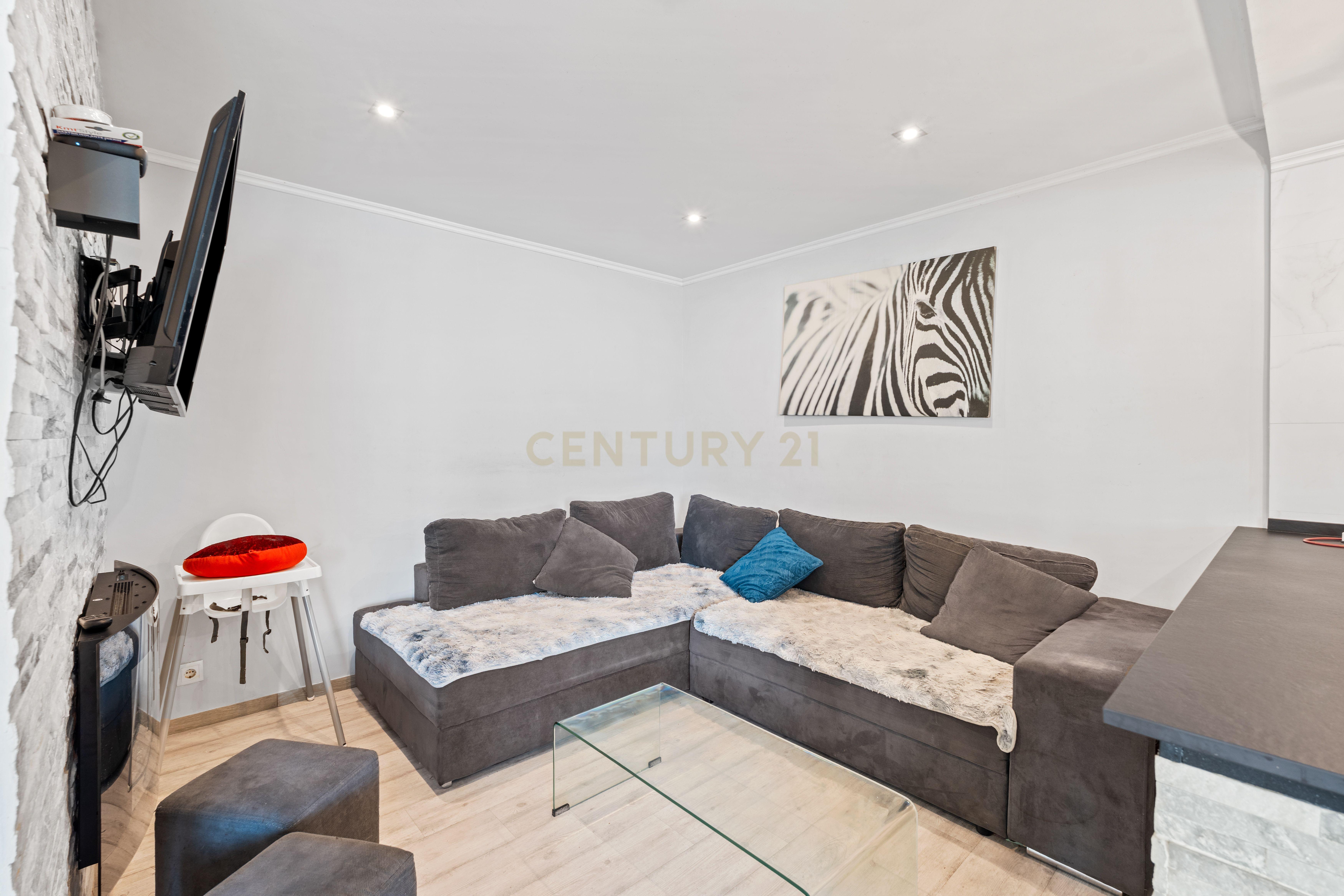Fotografia 7 de Penthouse T4 Remodelada com Terraço Privativo e Vista Panorâmica sobre Lisboa