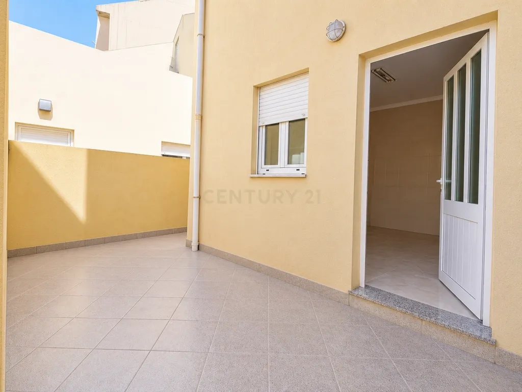 Moradia T2 com Anexo T2, Entradas Independentes, Terraço e Logradouro – Caxinas, Vila do Conde, Porto - Image 13