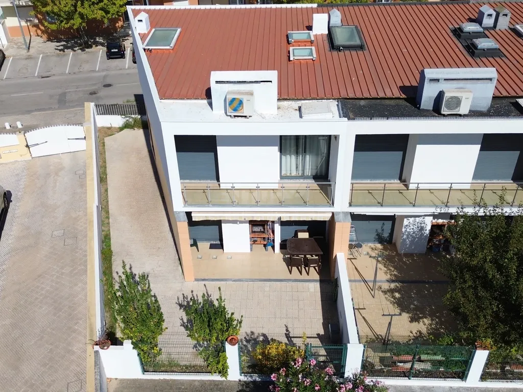 Moradia Contemporânea V3+1 Seixal - Image 52
