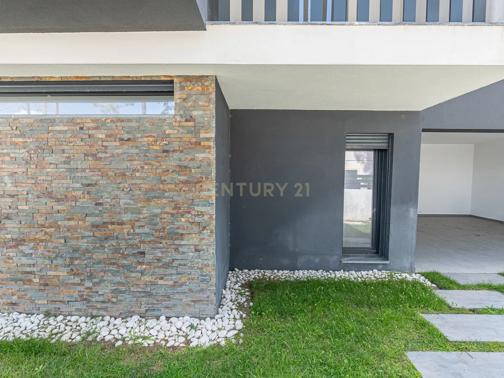 Moradia T4 na Aroeira - Image 30
