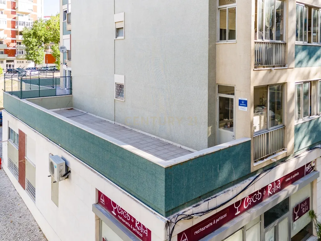 Espetacular Apartamento T5 com Terraço e Garagem, em São Domingos de Benfica, Lisboa - Image 40