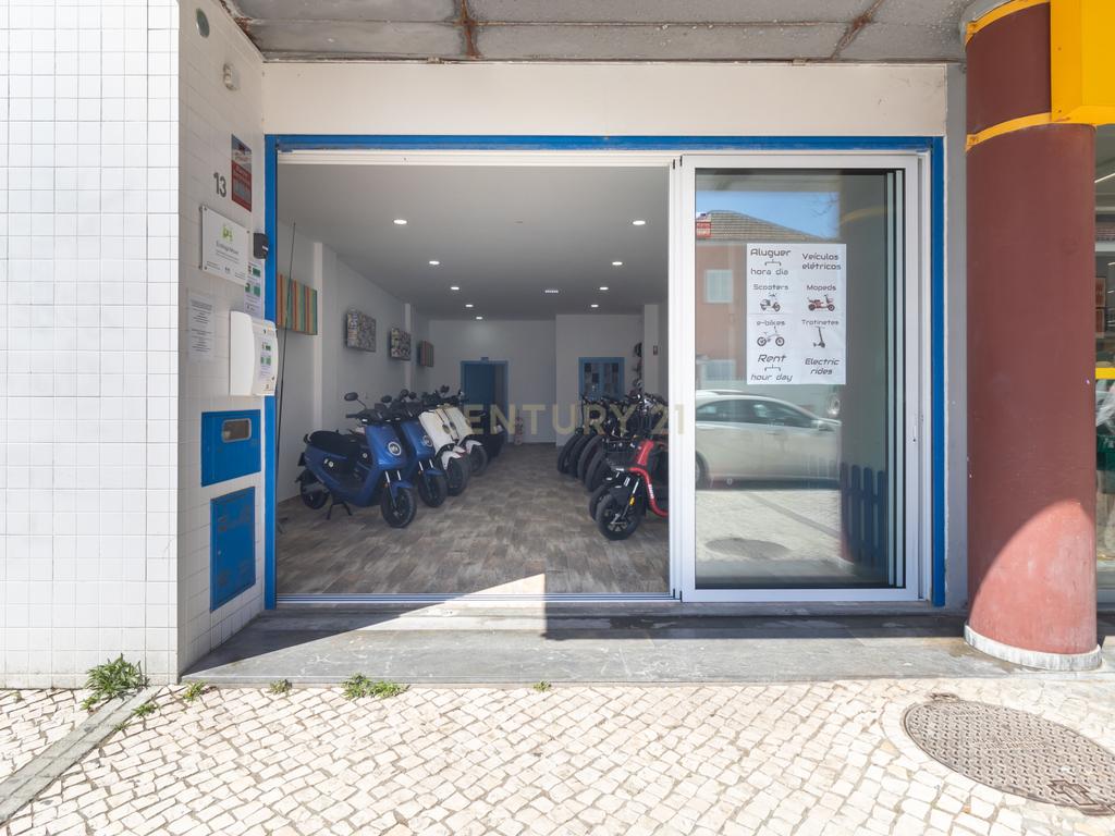 Espaço Comercial para venda com 2 lugares de parqueamento e arrecadação | Costa da Caparica | Portugal - Image 2