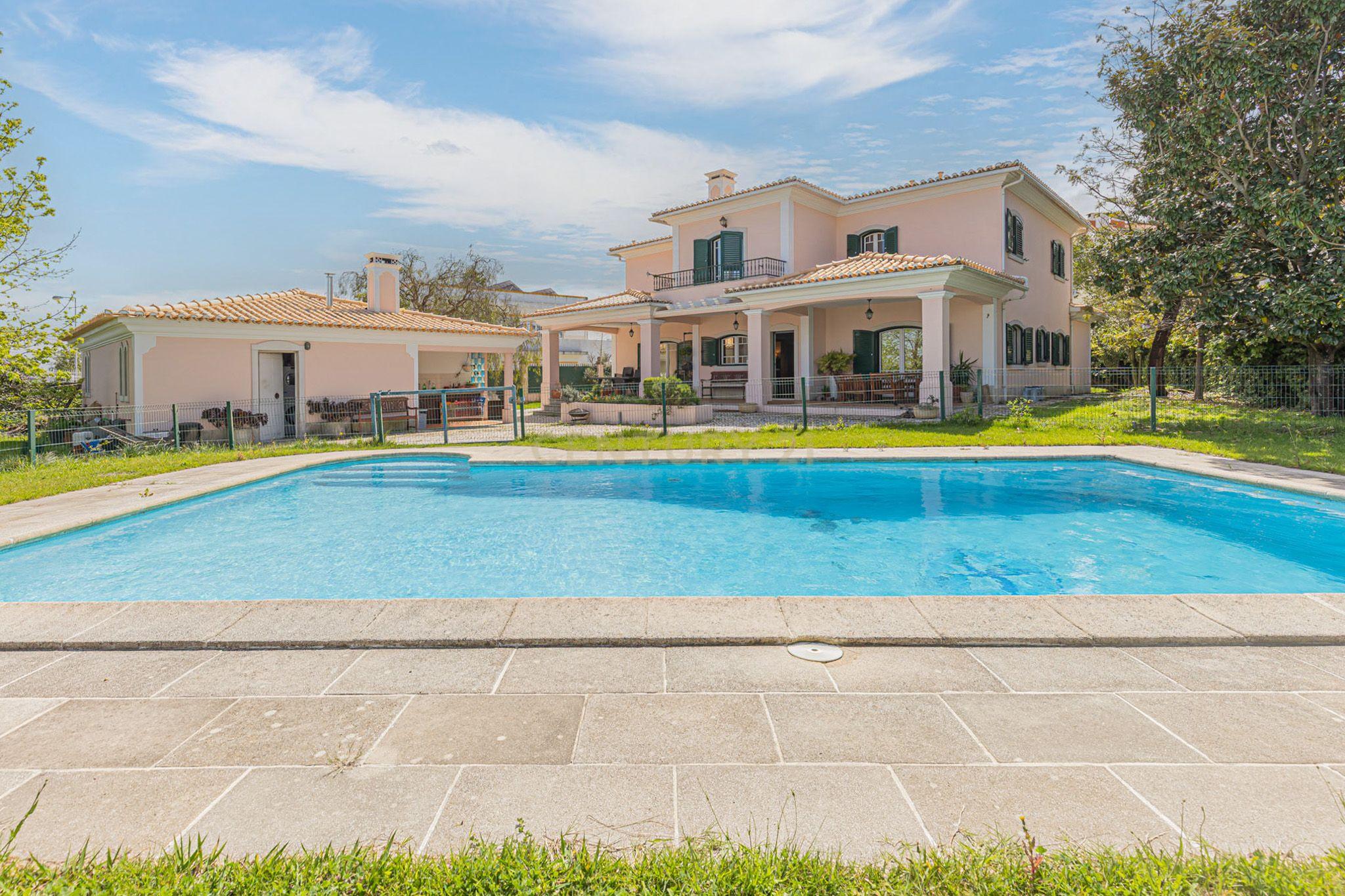 Moradia T5 - Almada - Piscina - Garagem -  364 m² - Terreno 1.024 m² - Image 1