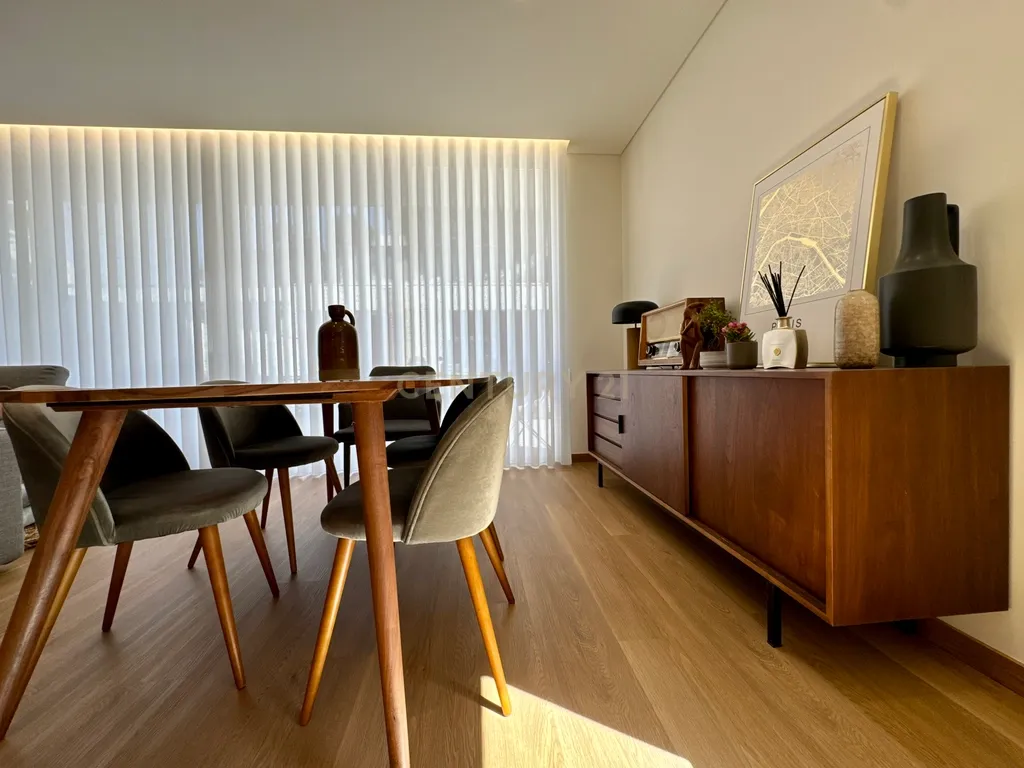 Moradia Contemporânea de Três Frentes | Gondomar, Porto - Image 13