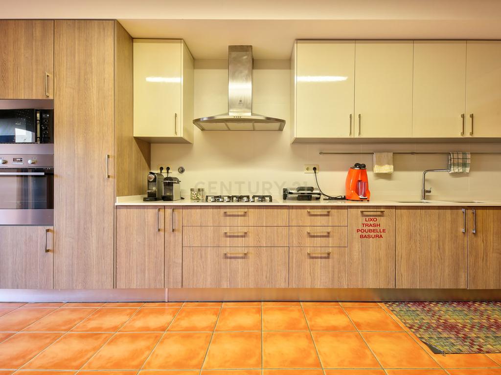 Propriedade T8 com Jardins, Lago e Potencial Alojamento - Localização Premium - Image 5