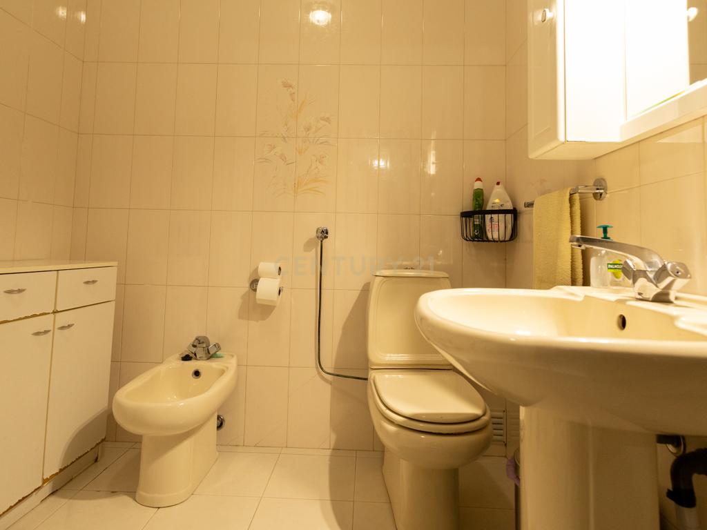 Prédio Misto com Negócio Consolidado e Habitação – Assentiz, Torres Novas - Image 35
