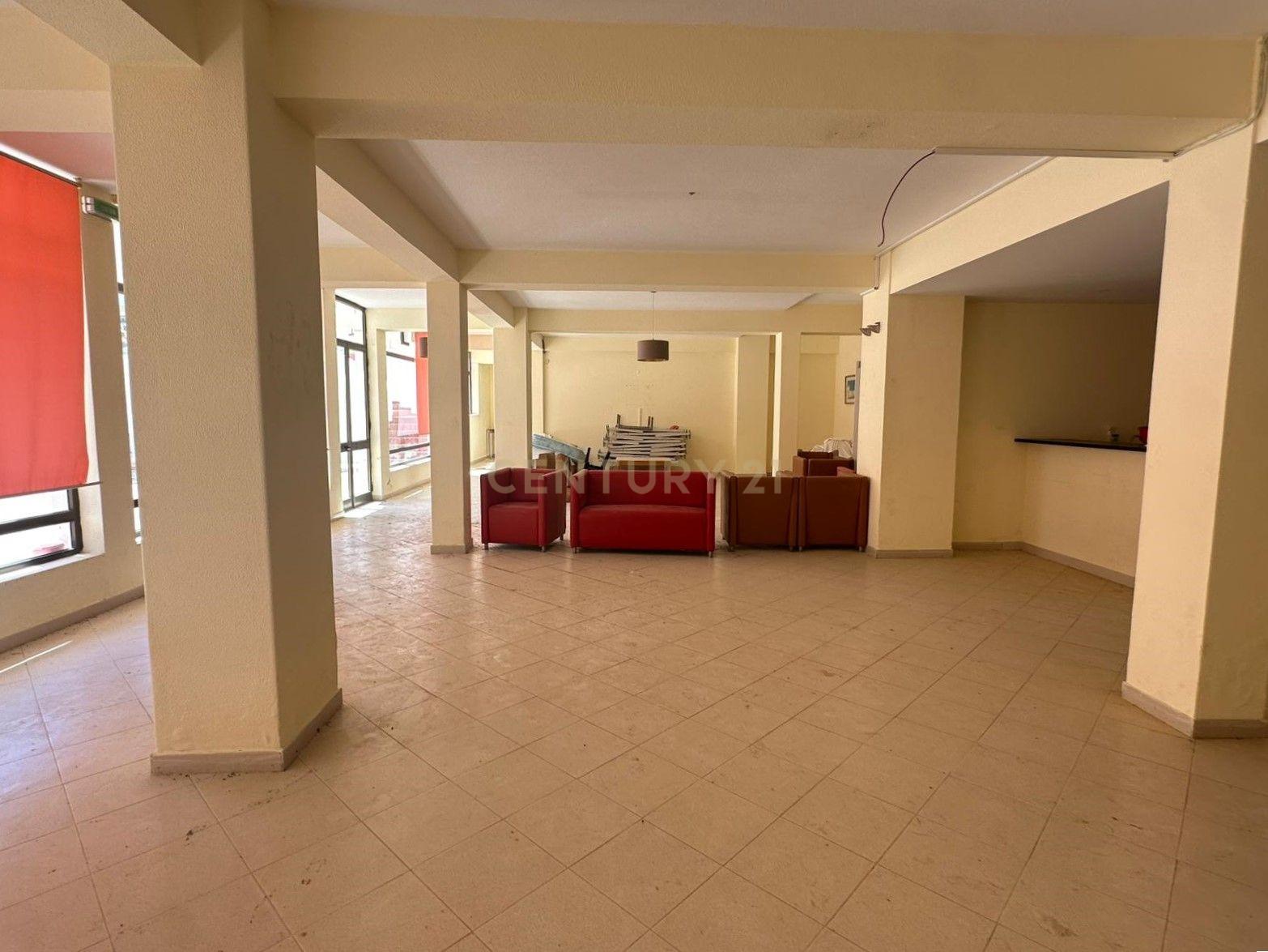 Fotografia 4 de Centro Empresarial Premium de Vilamoura | 3 Frações Comerciais | Arrendamento ou Venda