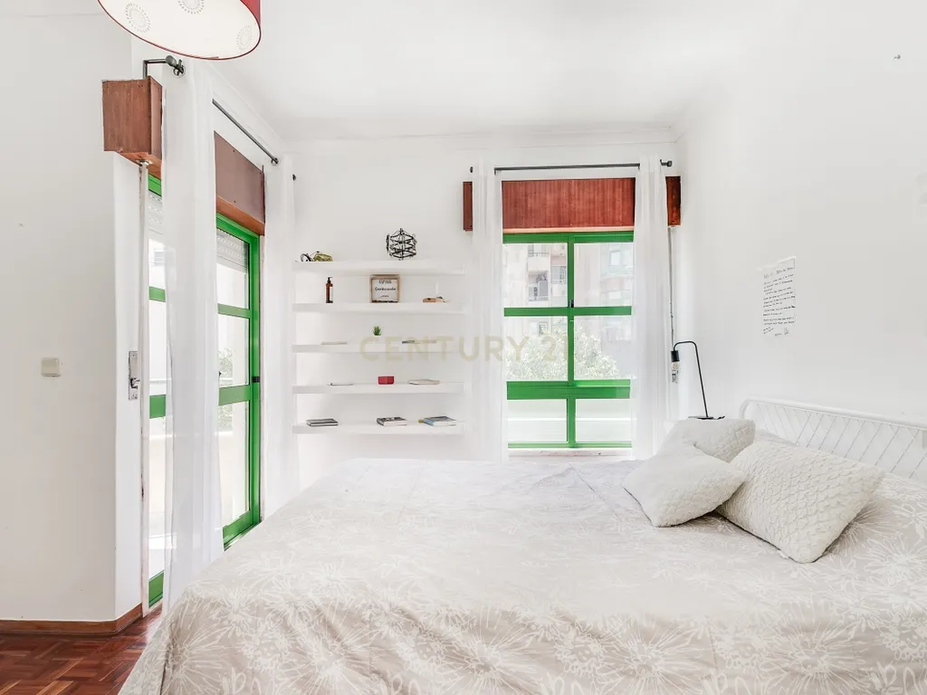 Apartamento T3 com boas áreas, varandas e arrecadação – Rinchoa, Rio de Mouro - Image 12